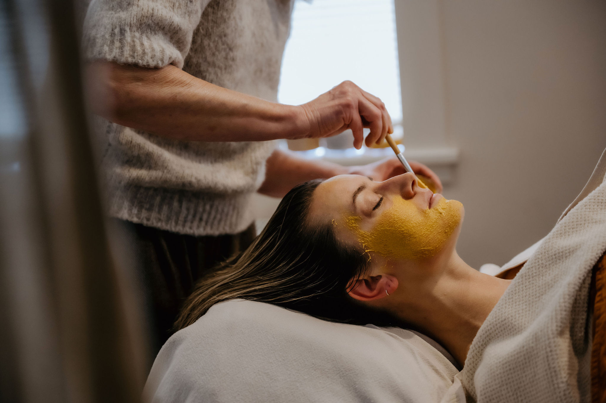 Behandeling in de salon van Natuurlijk Mooi in Eindhoven
